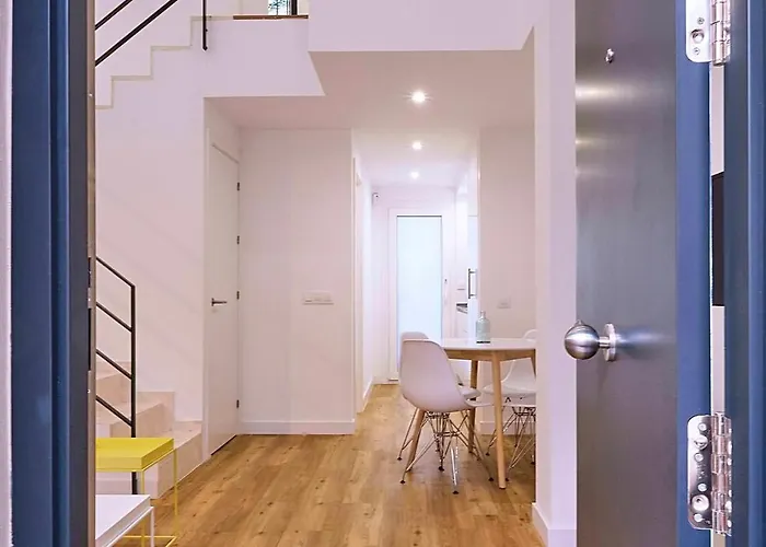 Precioso Duplex Con Patio Junto A La Catedral
