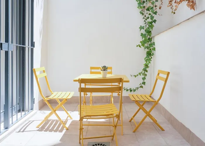 Precioso Duplex Con Patio Junto A La Catedral