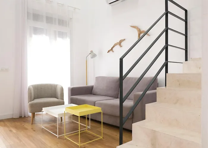 Precioso Duplex Con Patio Junto A La Catedral